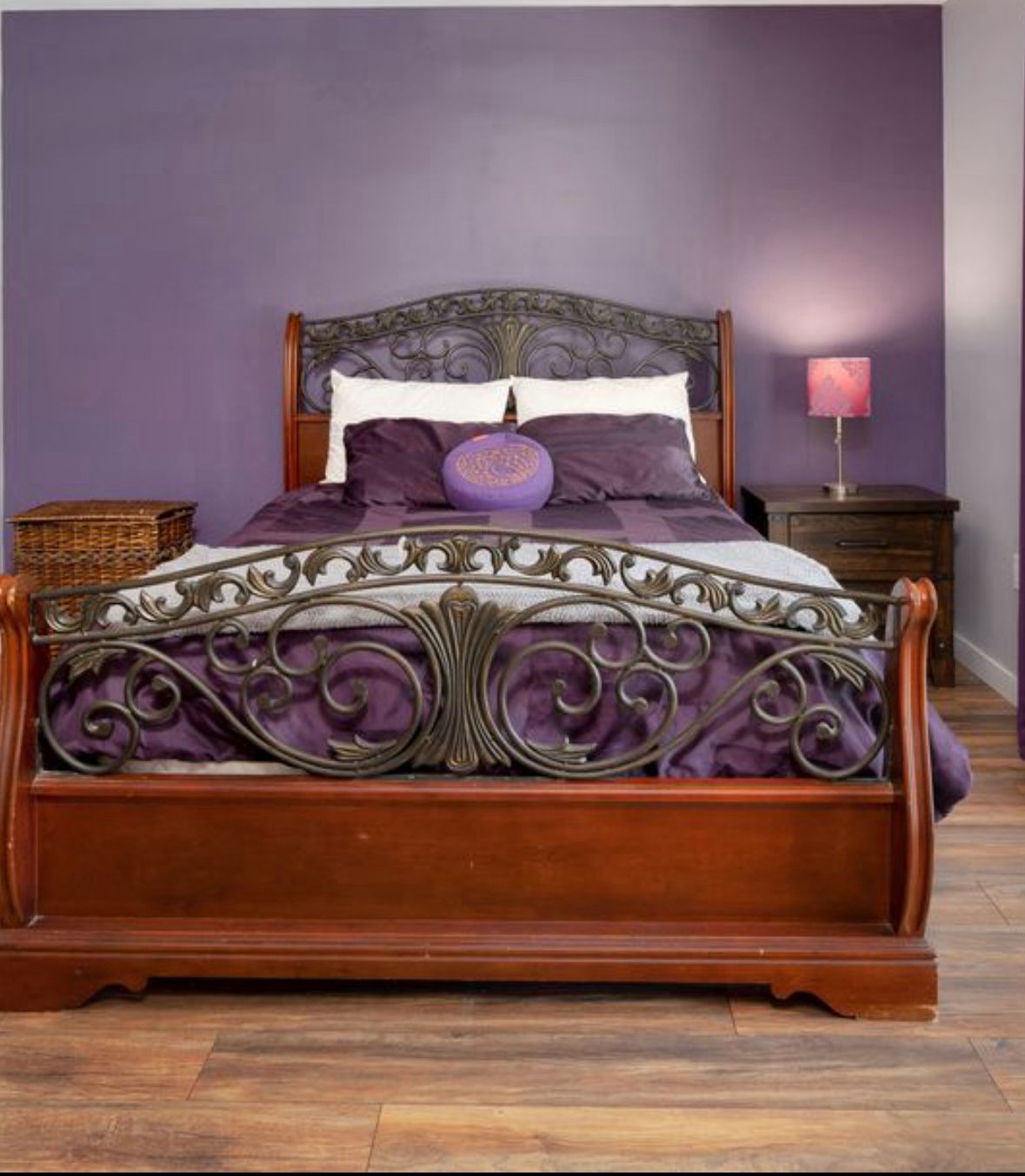Bed with mattress and box springs - Fair