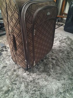 Medium suitcase 40$