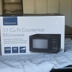 Insignia Microwave