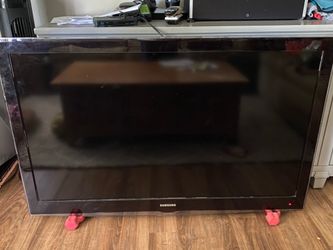 Samsung 52” LCD TV, Model: LN52B550K1F