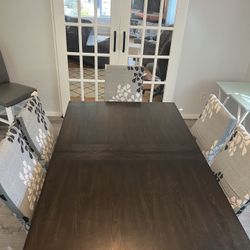 Dining Room table And Chairs