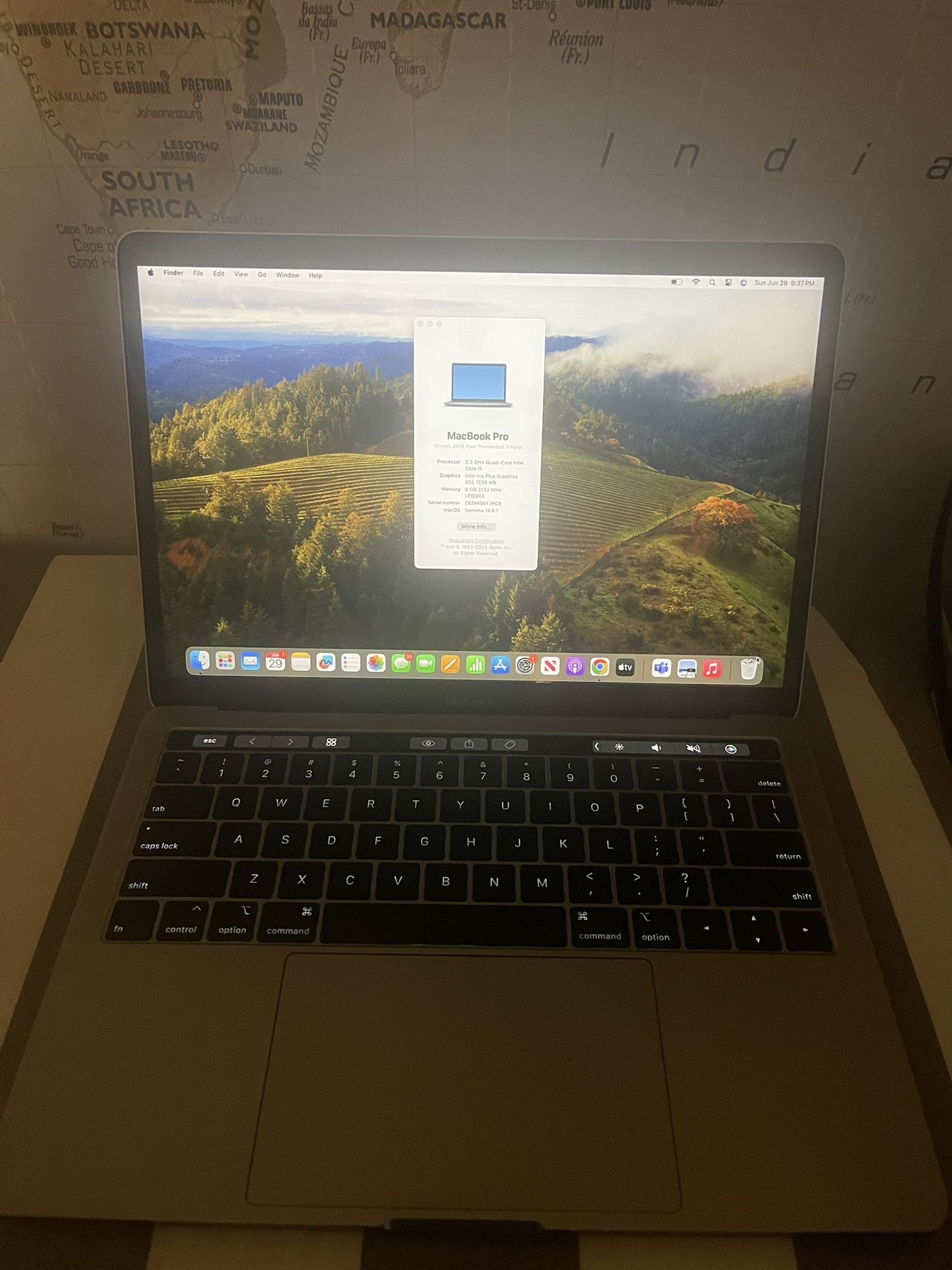 MacBook Pro 13” - 2018 - 2.3 GHz Quad-Core Intel - 8 GB
