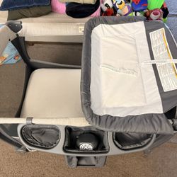 Pack n Play with Bassinet 