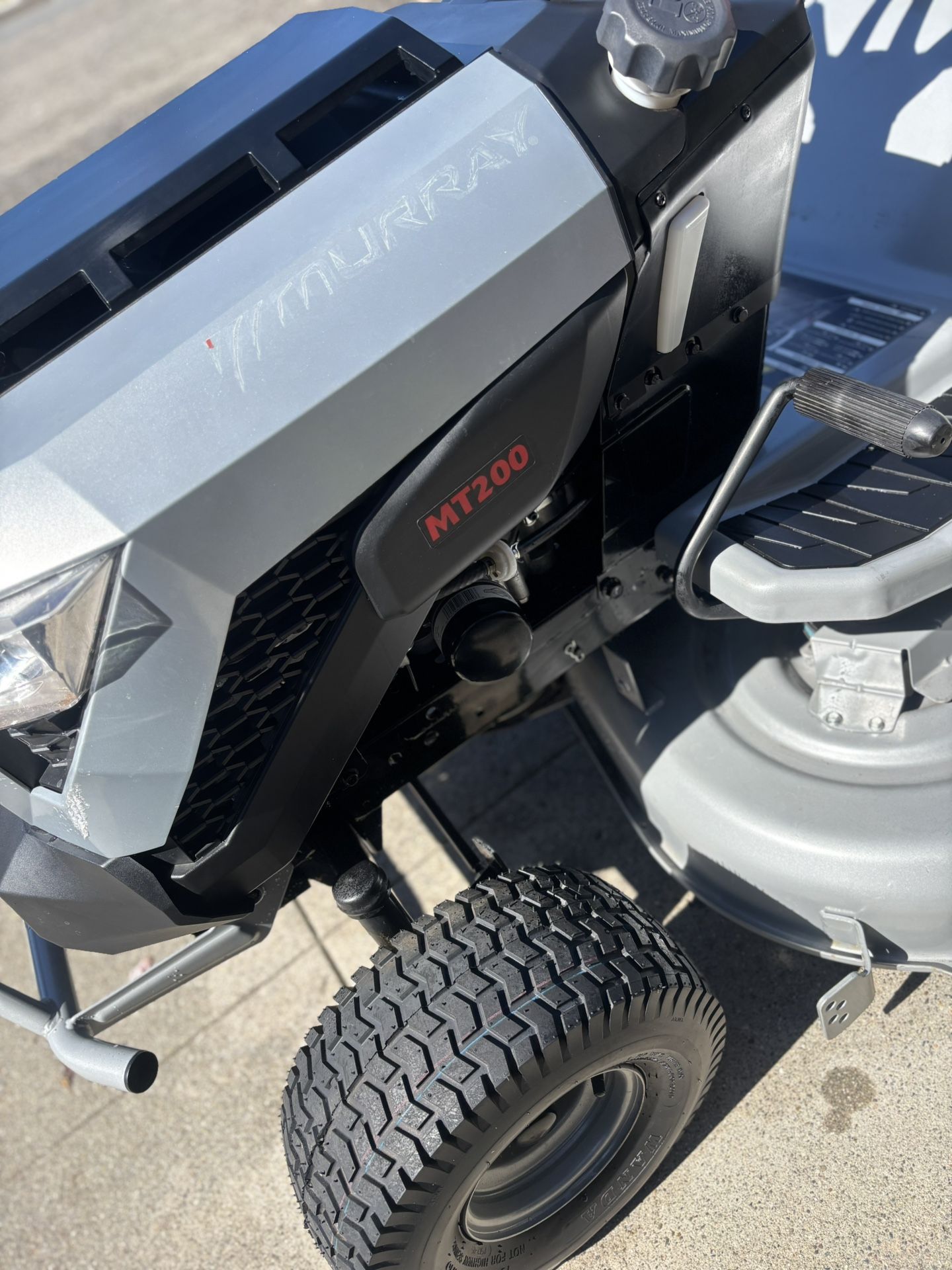 Tractor Murray  Gas. 