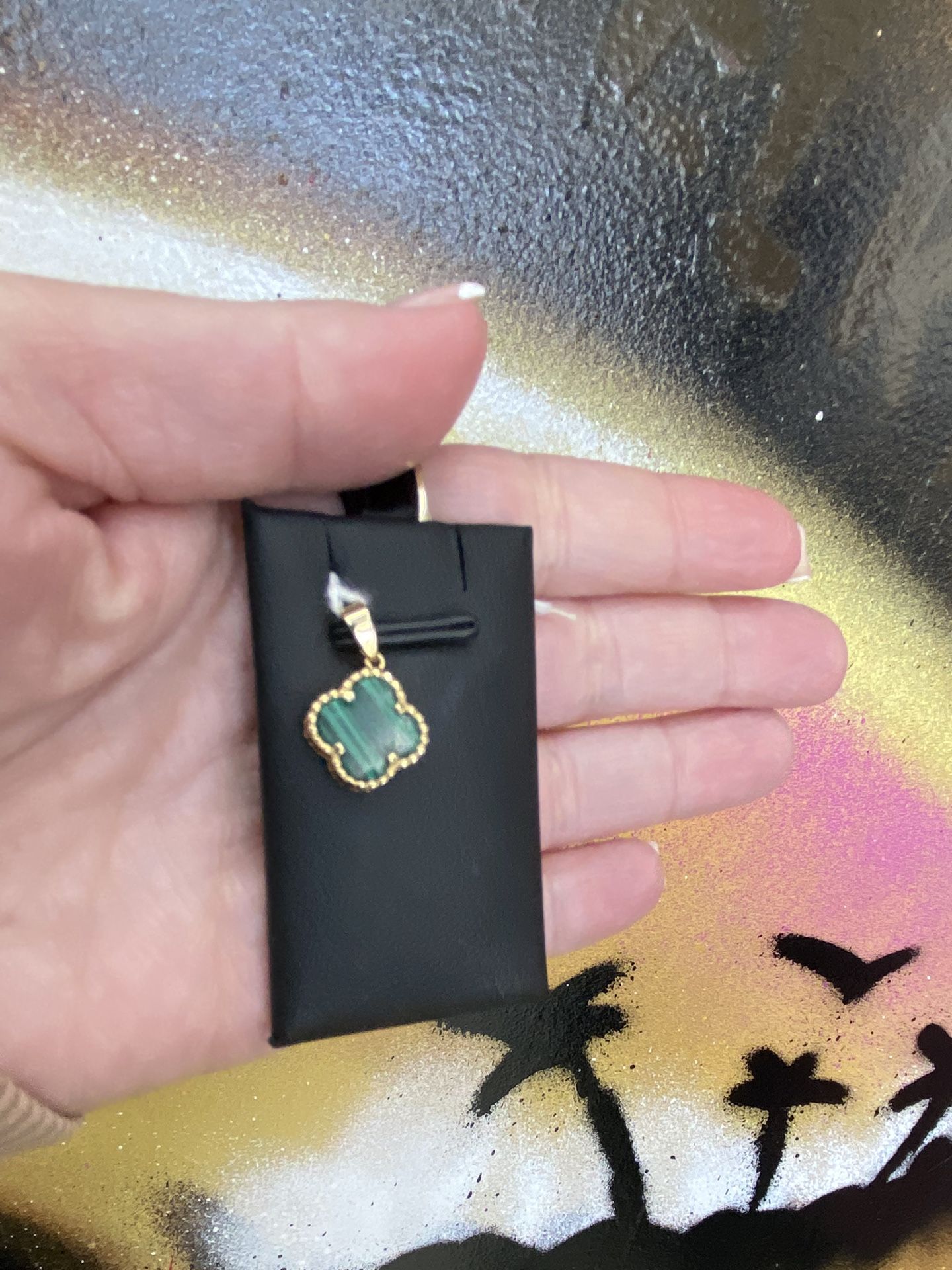 14k GREEN FLOWER CHARM 