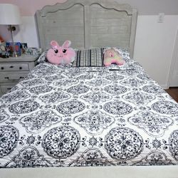 Full size bed with trundle