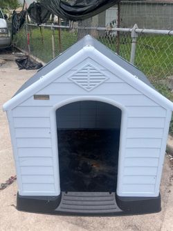 Dog houses $50 each great condition