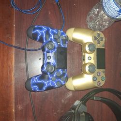 2 Ps4 Controllers
