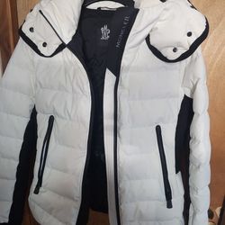 Moncler  LAMOURA GIUBBOTTO Woman's Coat