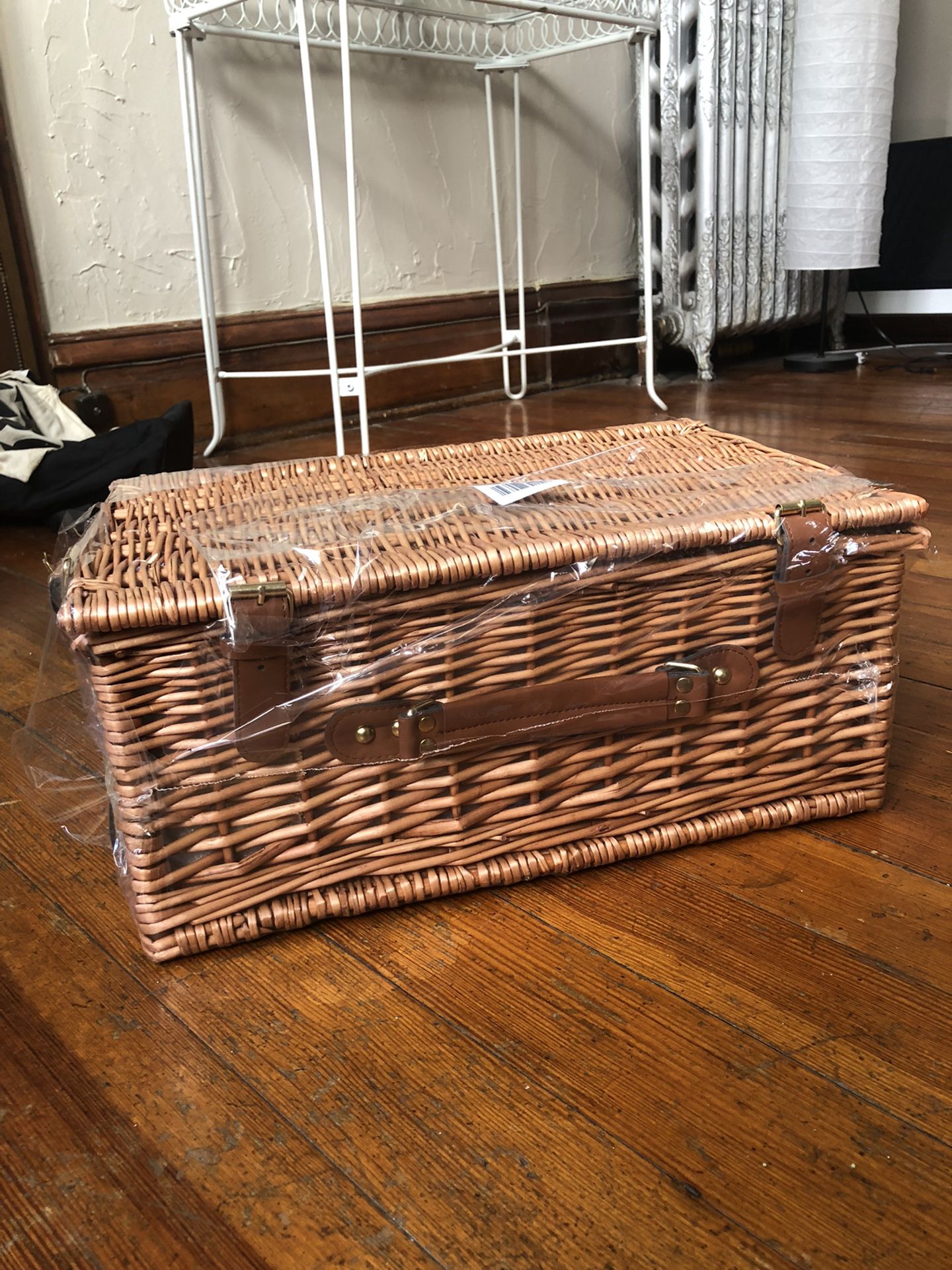 UNOPENED 4 Person Picnic Basket