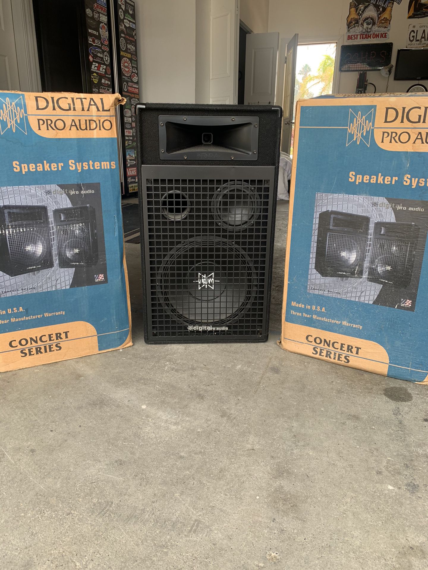 Digital pro audio concert series speakers