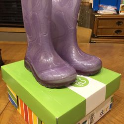 Little girls size 8 rain boots