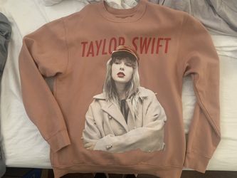 Taylor Swift Merch - Sweater 