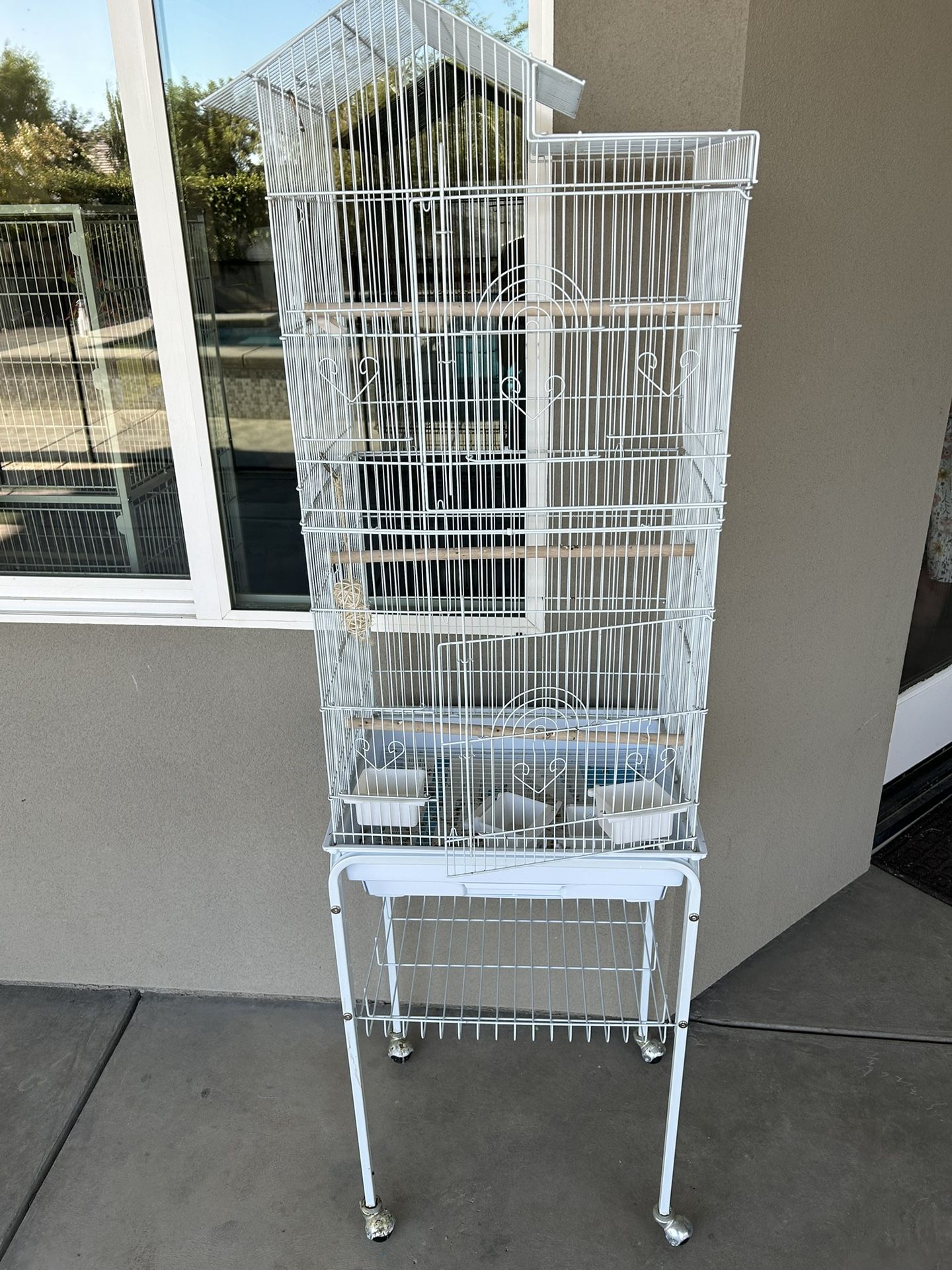 Large Bird Cage For Sale With Wheels for Sale in Bakersfield, CA - OfferUp