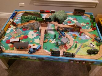 Thomas the Train Table / Multible Wooden & Battery Operated Trains / Track / Mountains / Accessories