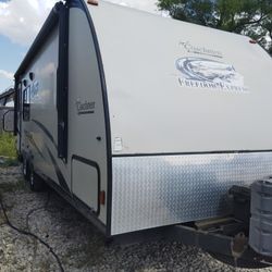 2015 Coachman Freedom Express Rv