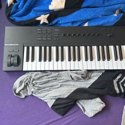 KOMPLETE KONTROL A49 