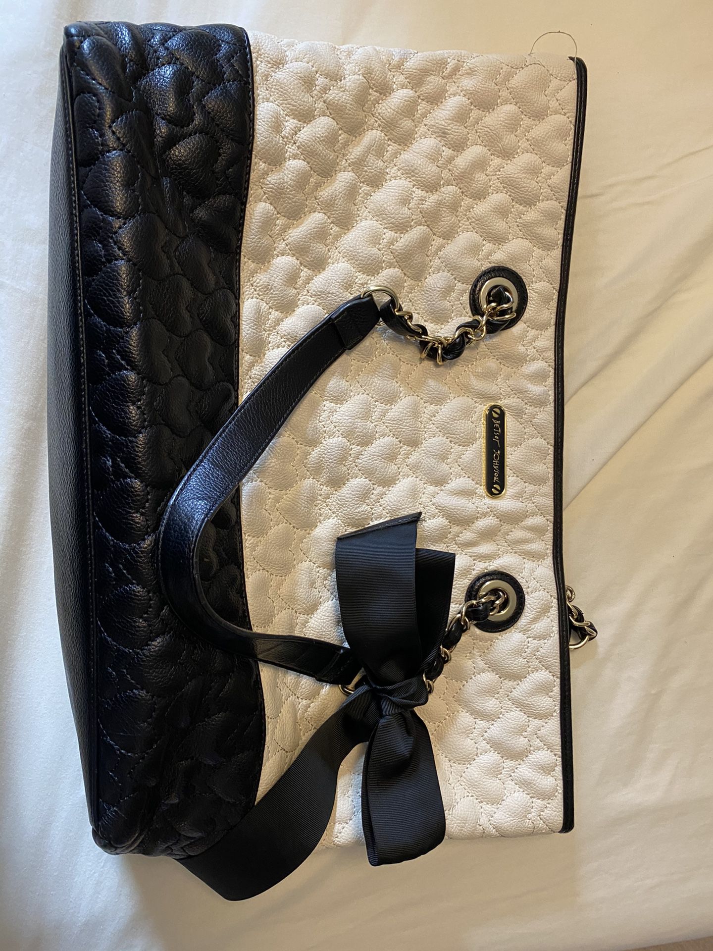Chanel Tote Black with Gold Hardware for Sale in Orange, CA - OfferUp