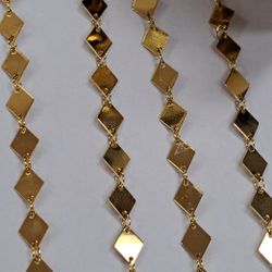 10 Yards triangle chain: Electro Plated Gold Chain. / Cadena De Triangulos En Baño De Oro