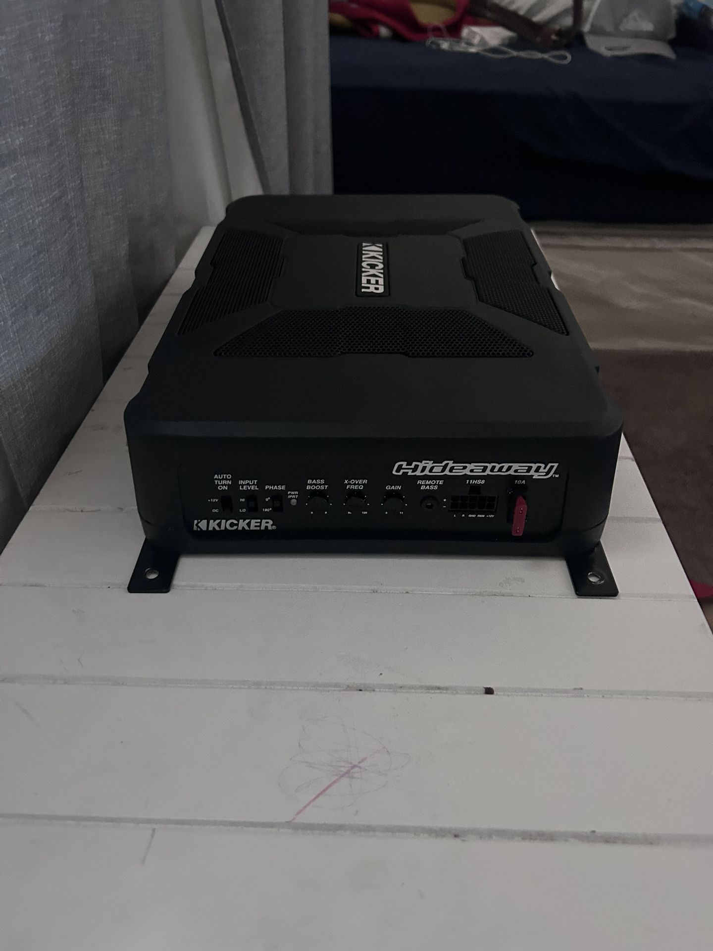 11HS8 Kicker 11HS8 Hideawayâ„¢ compact powered subwoofer: 150 watts and an 8" sub