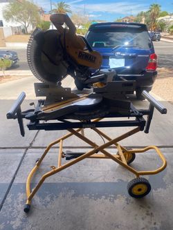 DeWalt Miter Saw with Rolling Stand 12in blade