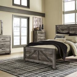 Wynnlow Gray Crossbuck Panel Bedroom Set (Queen and King Bed Frame