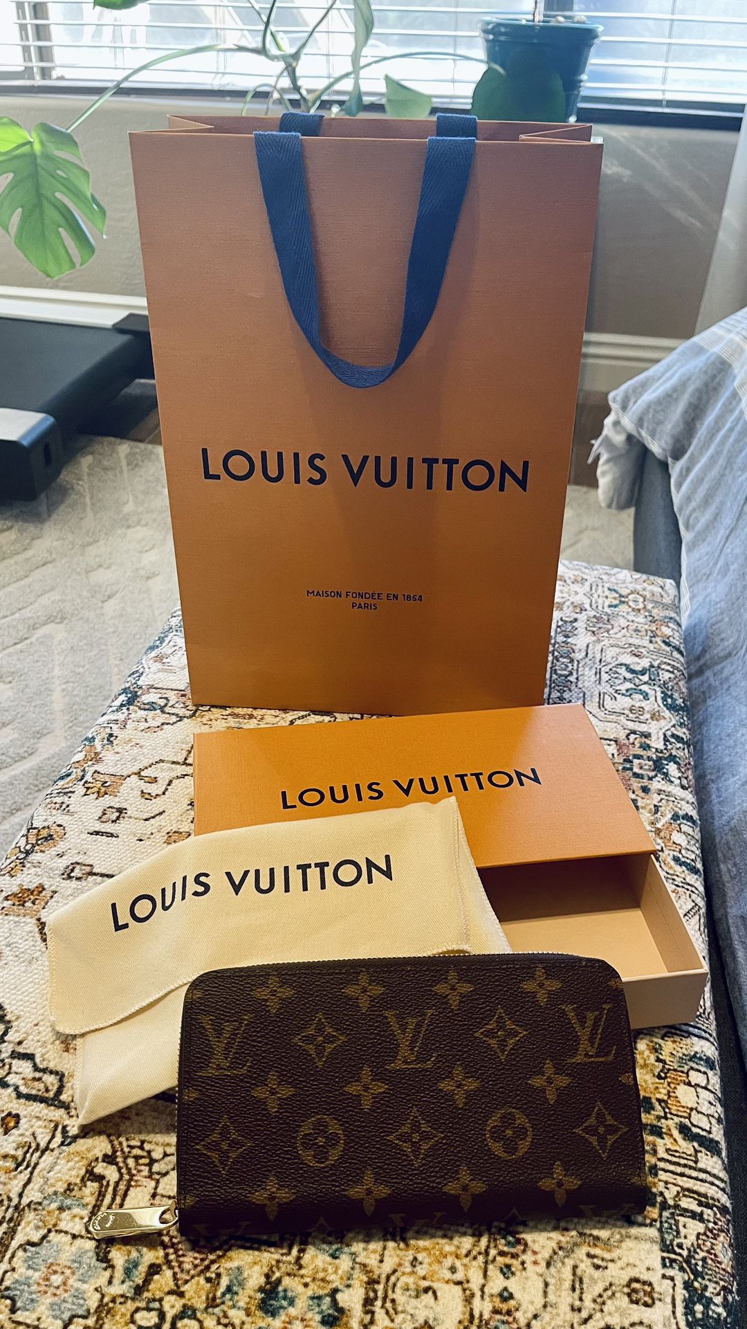 Louis Vuitton Love Locks Zippy Wallet for Sale in Dupont, WA - OfferUp