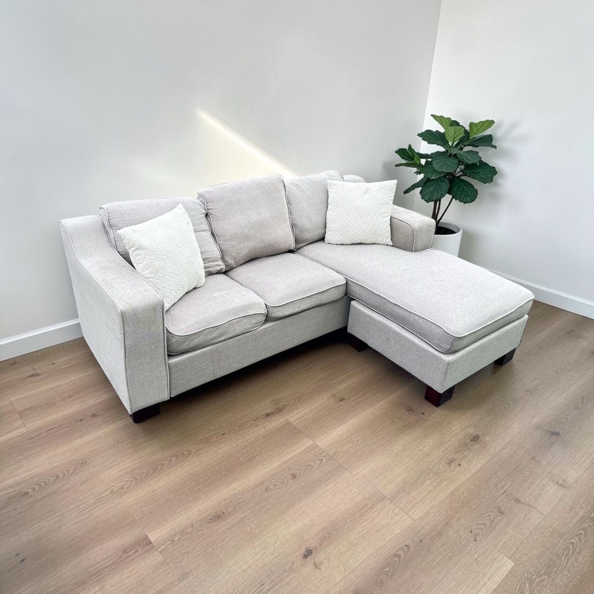 FREE DELIVERY! π Abbyson Reversible Chaise Sectional β Small Space Friendly, Washable Cushions