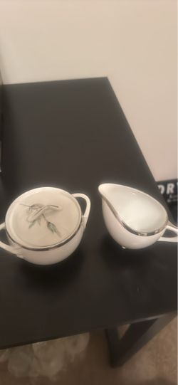 Porcelain Sugar Bowl and Creamer Set
