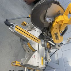 Dewalt 12” Double Bevel Sliding Compound Miter Saw 