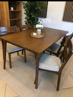 Gorgeous ‼️5-pc dining table set  walnut finish 🤎 solid wood