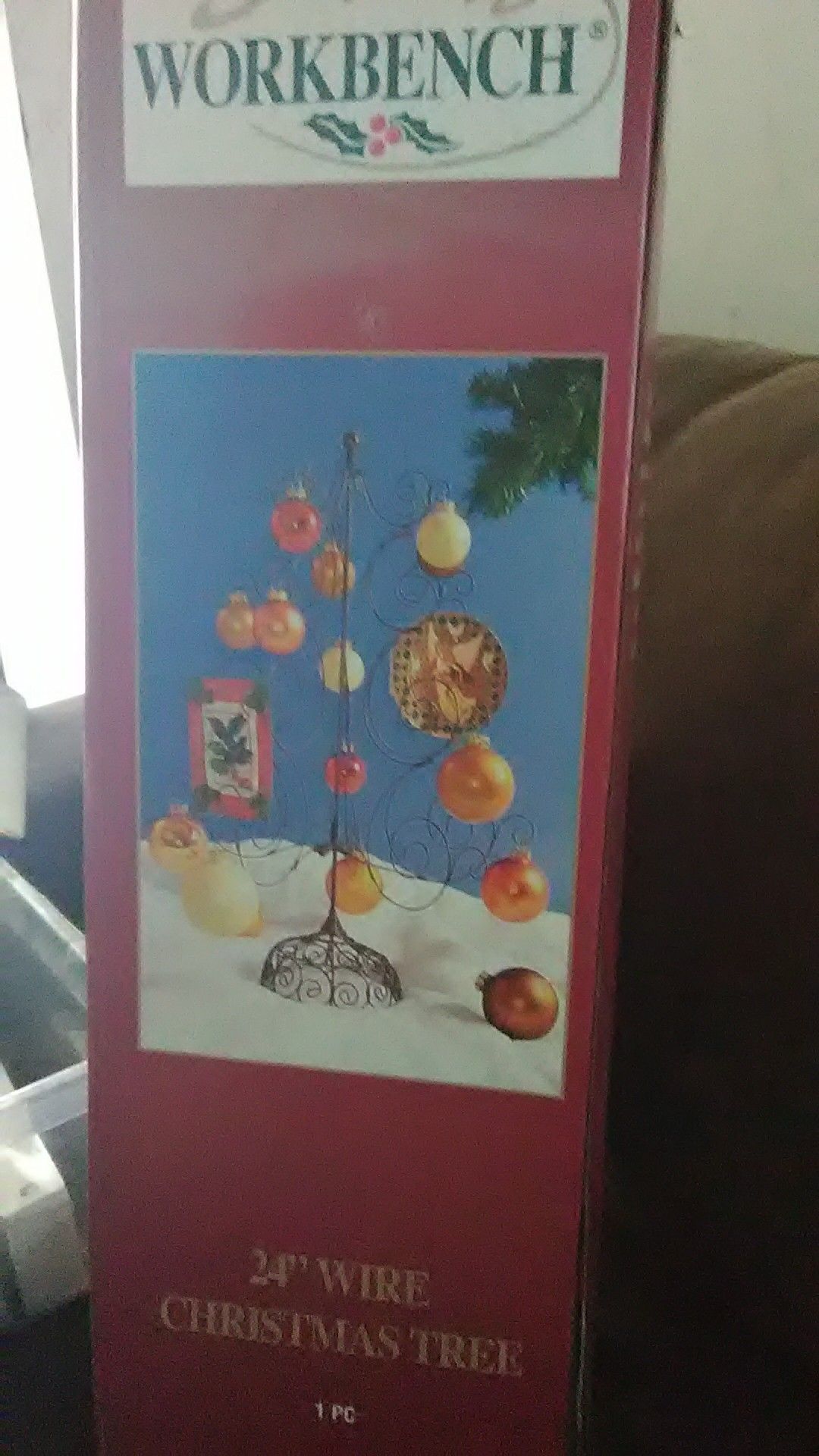 24" wire christmas tree. (Ornaments not included)