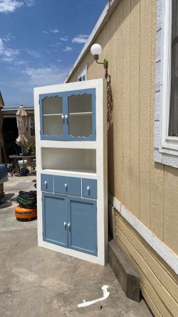 Corner cabinet/82”x32”x20”