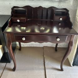 Elegant Solid Wood Writing Desk with Organizer – Classic Style