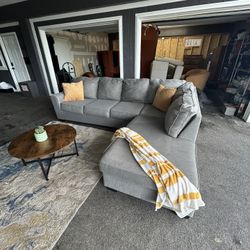 Sectional Sofa/ Couch DELIVERY AVAILABLE 