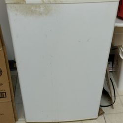 (OBO) Sanyo Mini Fridge 