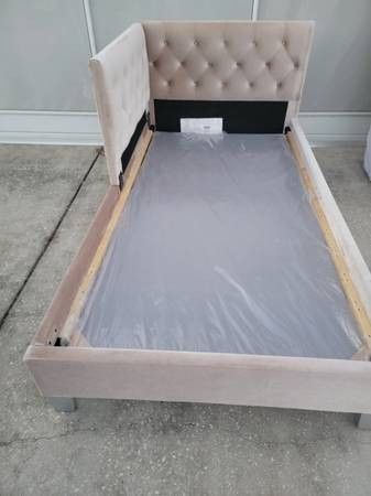 Twin Upholstered Day Bed 