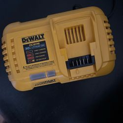 DE WALT 20 V FAST CHARGER 