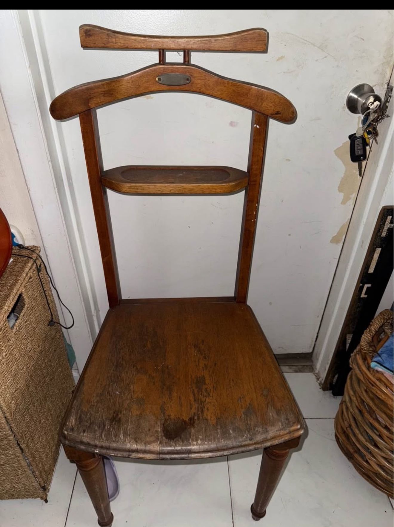 1997 Bombay Company Valet Chair Full Seat