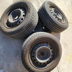 215/60r16 Goodyear Assurance W/ Rims