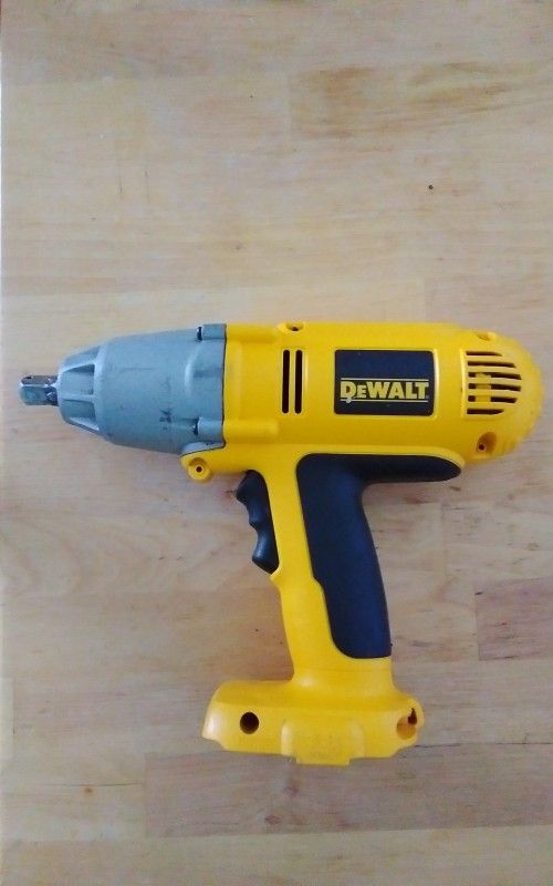 Dewalt 18V High Torque 1/2" / Like New Used Couple Times. Seating In Garage