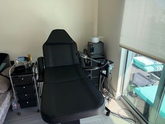 Complete facial station
