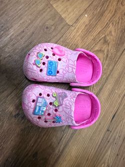 Toddler girl crocs size 6c