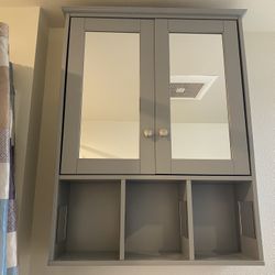 Hanging Cupboard 