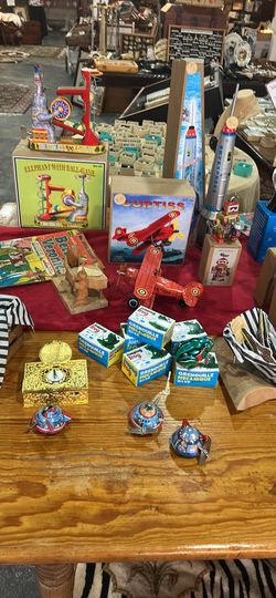 Style Mechanical Wind Up Toys, Sly Fox Pickens Thomasville