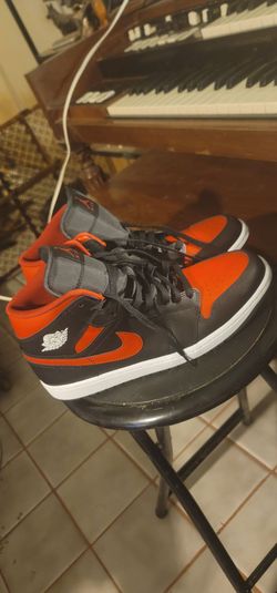 AIR JORDAN  1MID  BRED TWIST SIZE 11.5