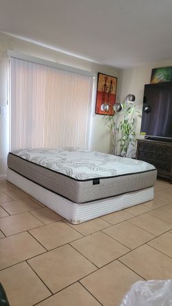 VERY NICE QUEEN SIZE MATTRESS AND BOXSPRING FOR SALE! IN GREAT CONDITION, FREE DELIVERY