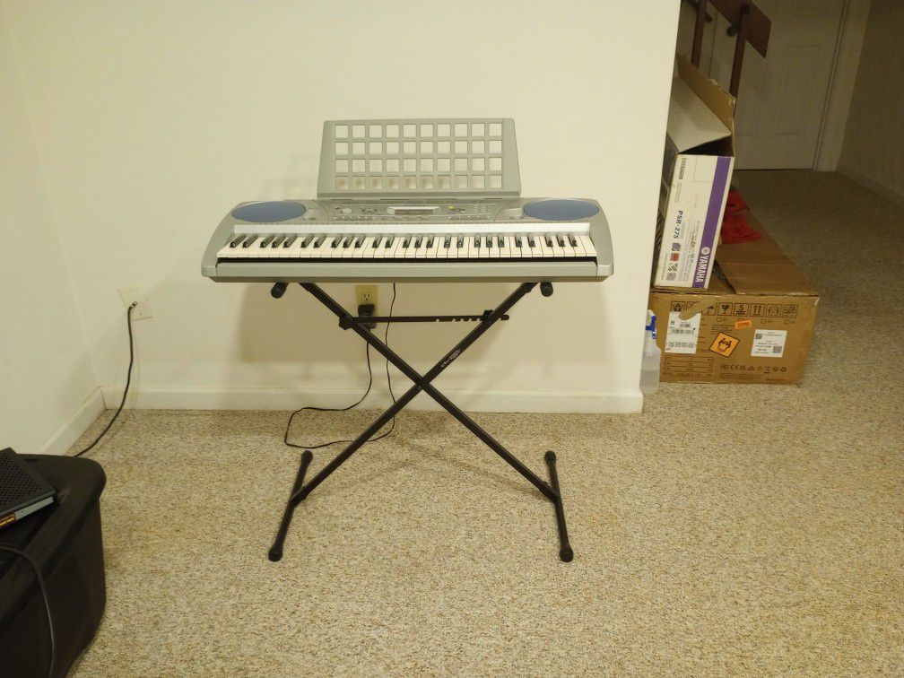 Yamaha PSR-275 Keyboard With Stand 