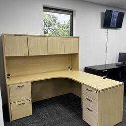 L Shaped Desk w/ Hutch