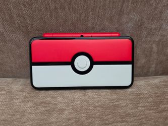 Pokemon Pokeball New nintendo 2DS 3DS XL - 64gb microsd - Charger - CFW
